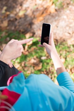 Çalışan kadın. Kadın atlet açık iş koşu sonra rahatlatıcı