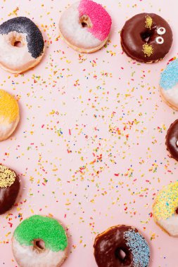 Çeşitli çörekler yığını 