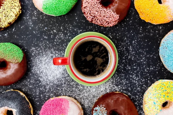 Donuts surtidos con café y polvo — Foto de Stock