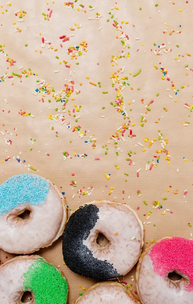 Arka plan üzerinde renkli donut  