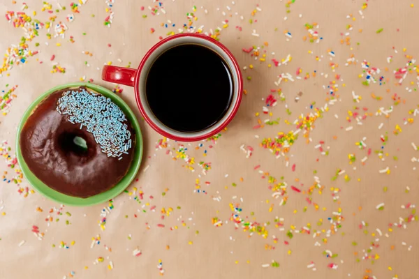 Donut fresco con café — Foto de Stock