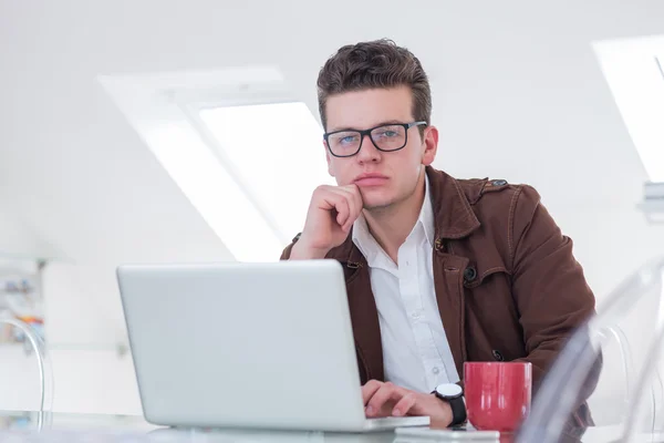 Retrato de un joven empresario —  Fotos de Stock