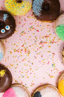 Çeşitli çörekler yığını