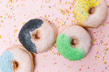 Çeşitli çörekler yığını