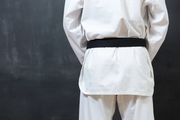 Hombre usando kimono blanco — Foto de Stock