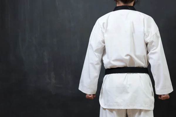 Hombre usando kimono blanco — Foto de Stock