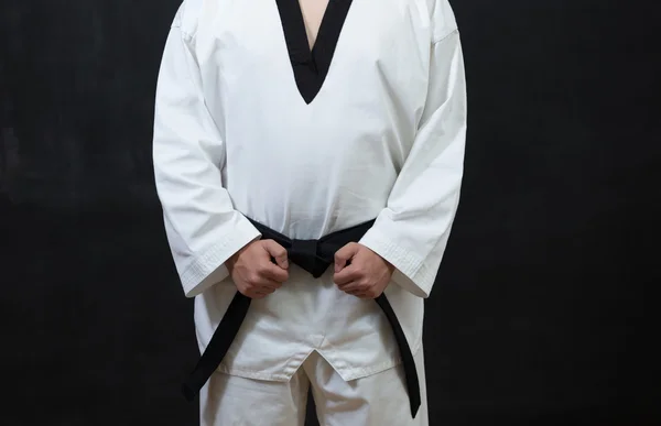 Bojovník karate v bílém kimonu — Stock fotografie