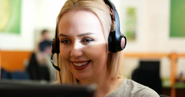 Female customer service representative — Stock Photo, Image