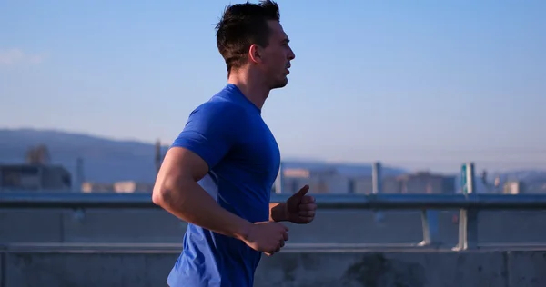 Man running at sunrise — Stock Photo, Image