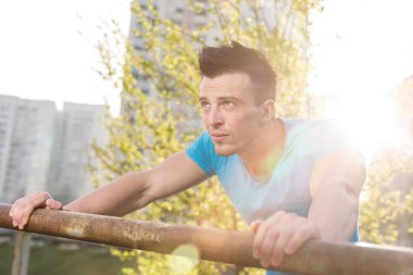  Atlet çalıştırdıktan sonra dinlenme