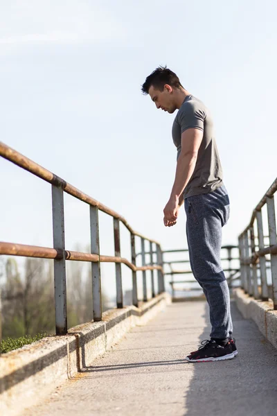 Tam uzunlukta portre yakışıklı Runner 