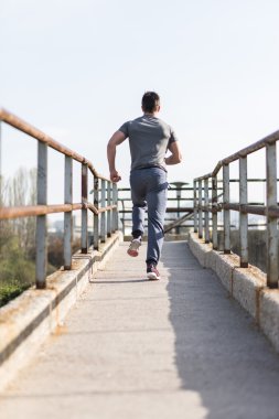 Tam uzunlukta portre yakışıklı Runner 