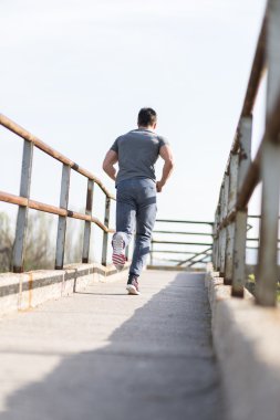 Tam uzunlukta portre yakışıklı Runner 