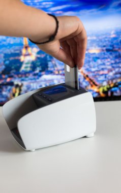 kadın ödeme kredi kartı ile  