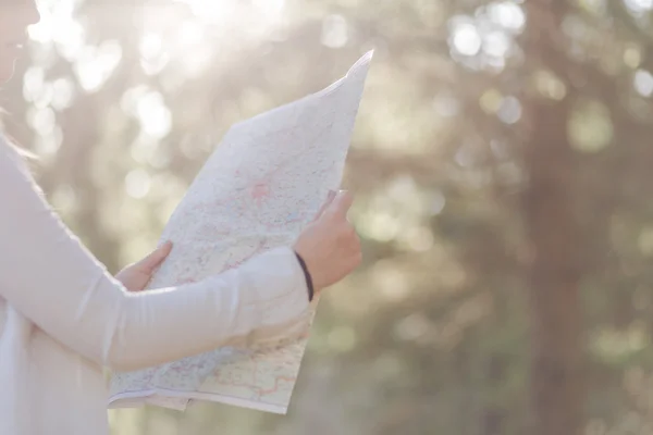 Female explorer looking at a map outdoor — Stock Photo, Image