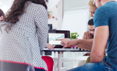 Toplantı beyin fırtınası çalışması 