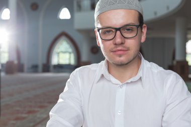 Müslüman erkek katılıyor Camii