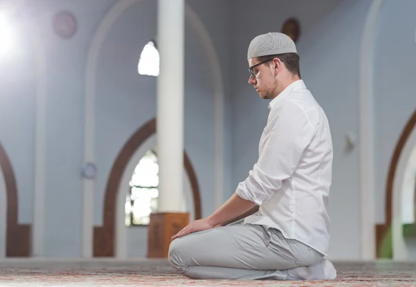 Muslim Man Is Praying In The Mosque — Stock Photo, Image