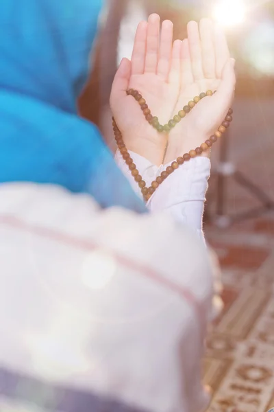 Muslim girl praying — Stock Photo, Image