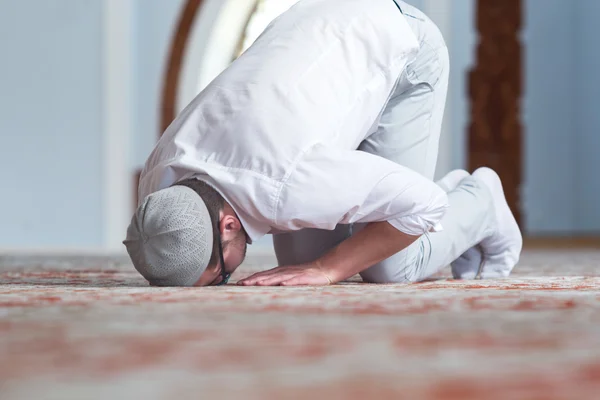 Muslim Man Is Praying In The Mosque — Stock Photo, Image