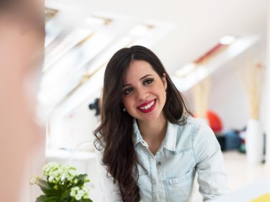 kadın modern başlangıç ofis