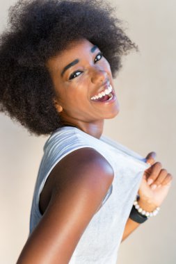 siyah kadın uzağa arıyorsunuz