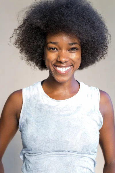 Mulher africana sorrindo — Fotografia de Stock