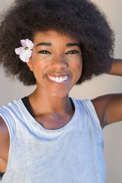Young woman with afro hair — Stock Photo, Image