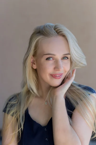 Krásná blondýnka žena — Stock fotografie