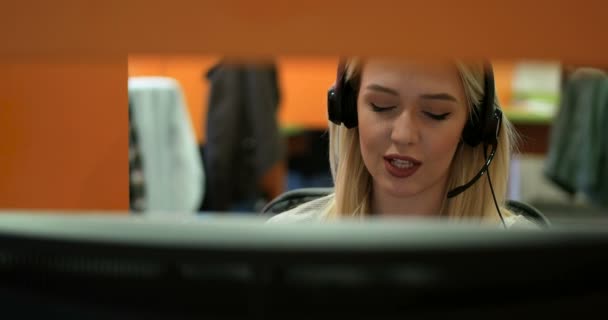 Woman customer service representative — Stock Video