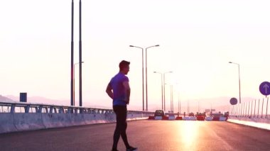 Gün batımında dinlenme sporcu