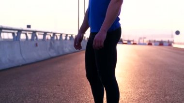 Gün batımında dinlenme sporcu