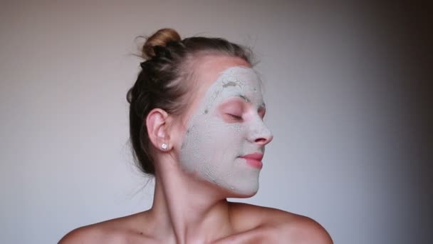 Woman with facial mask — Stock Video