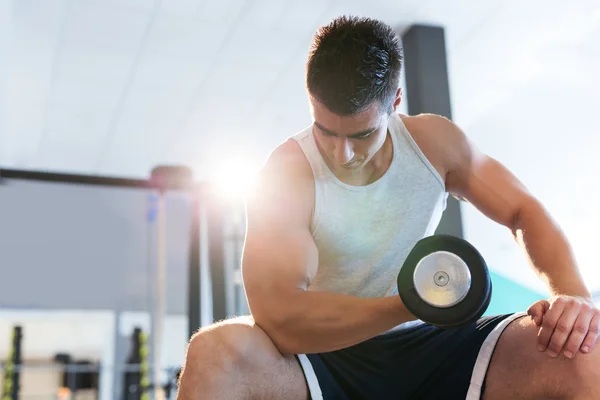 Man lifting dumbbell — Stock Photo, Image