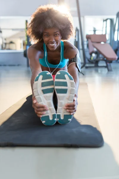 Woman stretching in gym — Stock Photo, Image