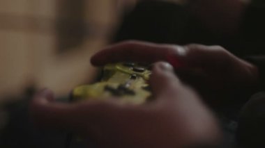 Ağır çekimde joystick oyun