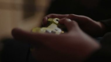 Ağır çekimde joystick oyun