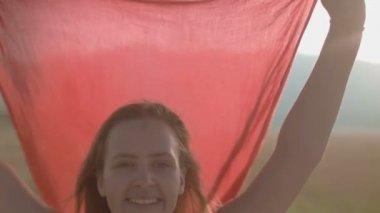 kumaş gün batımı ile kadınlar.