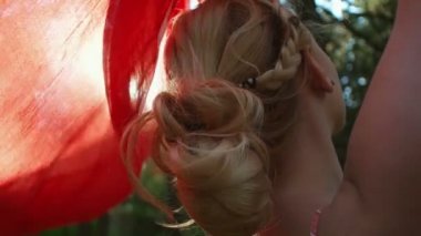 Kumaş Sunset'teki kadınlarla. Özgürlük kavramı