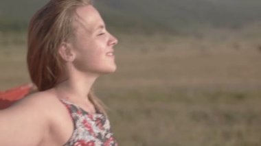 kumaş gün batımı ile kadınlar.