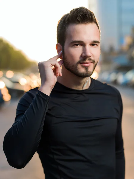 Retrato de corredor masculino en la calle urbana — Foto de Stock