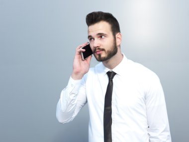 cep telefonu kullanarak iş adamı