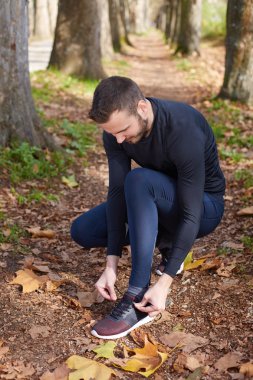 Dışında sonbaharda germe işi runner