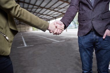 el sıkışan iş arkadaşları