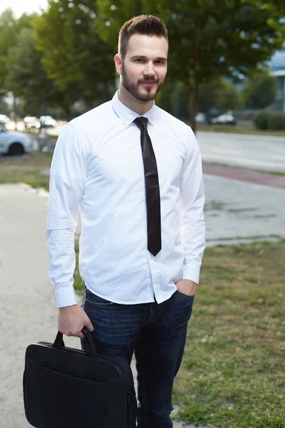 Amable y sonriente hombre de negocios — Foto de Stock