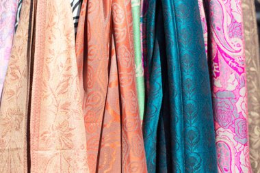 hareketli arka plan görüntüsü olarak renkli kumaş rulo