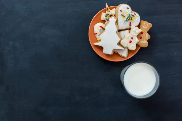 Mjölk och kakor för santa claus — Stockfoto