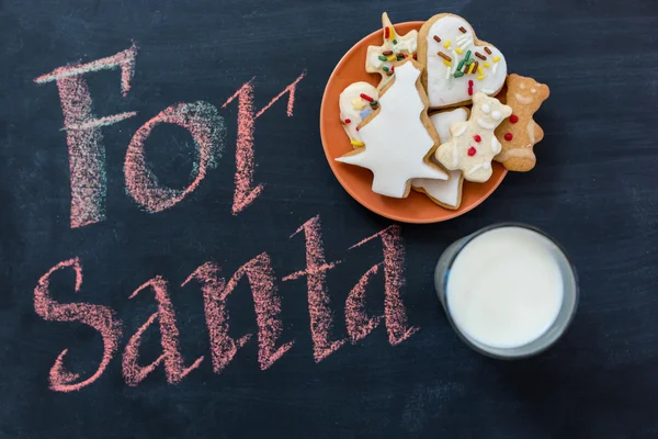 Mléko a soubory cookie pro santa claus — Stock fotografie