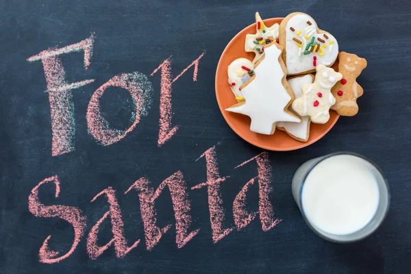 Süt ve kurabiyeler için Noel Baba — Stok fotoğraf