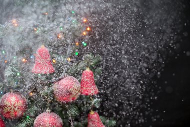 Noel ve yeni yıl dekorasyon. Noel ağacı üzerinde önemsiz şey. Sha